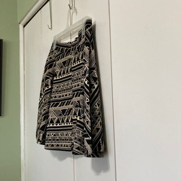 VICTORIAS SECRET PINK Aztec Mini Skater Skirt Circle Flare Black Cream Large - Picture 10 of 13